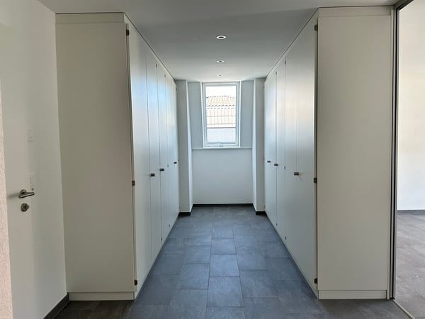 Top moderne 4.5-Zimmer-Dachwohnung mit Blick ins Grüne 18