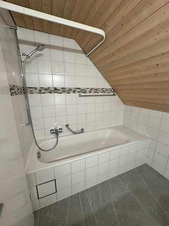 Renovierte 3.5-Zimmer-Dachwohnung - neue Küche 18