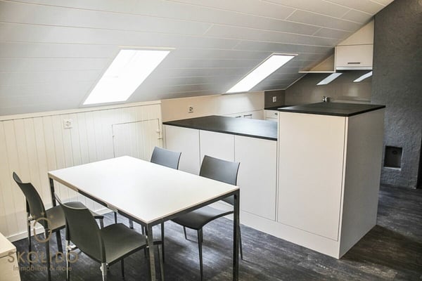 Renovierte & möblierte 3 ½ Zimmer-Maisonettewohnung nahe Bahnhof Visp 1