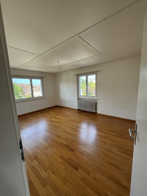 Totalsanierte 3.5 Zimmer Wohnung an ruhiger und zentraler Lage 11