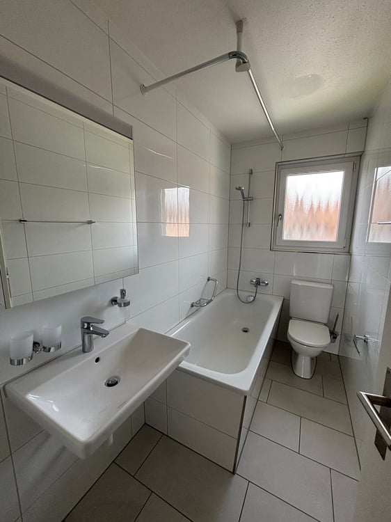 Totalsanierte 3.5 Zimmer Wohnung an ruhiger und zentraler Lage 9