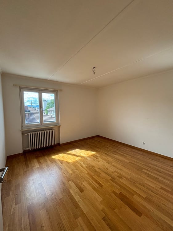 Totalsanierte 3.5 Zimmer Wohnung an ruhiger und zentraler Lage 10