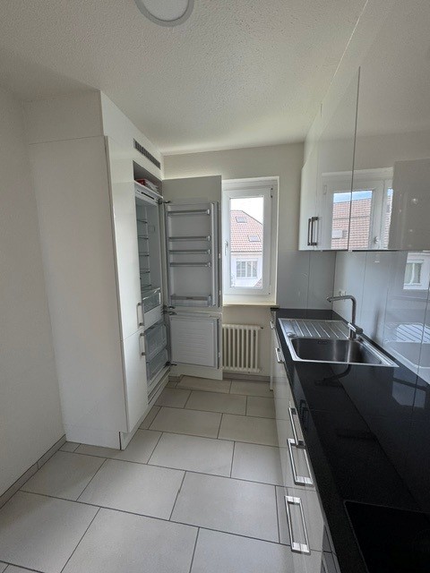 Totalsanierte 3.5 Zimmer Wohnung an ruhiger und zentraler Lage 8