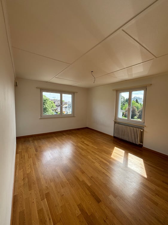 Totalsanierte 3.5 Zimmer Wohnung an ruhiger und zentraler Lage 12
