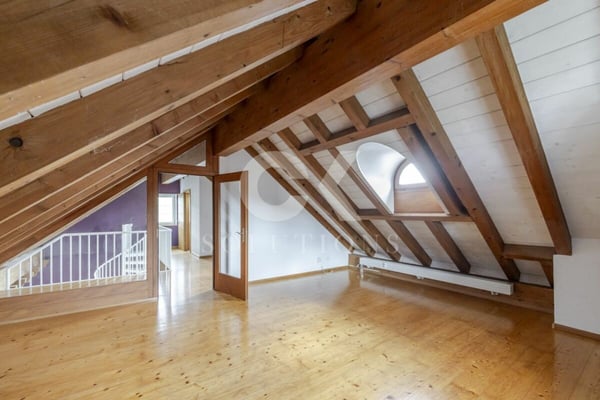 Charmante 1.5-Zimmer-Maisonette-Whg mit Galerie: Offener Wohnraum, idyllisch und zentral 10