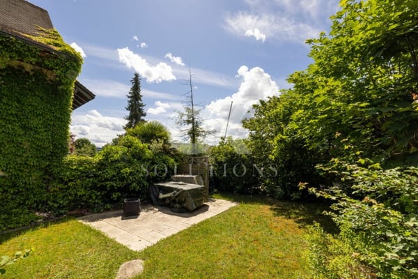 Charmante 1.5-Zimmer-Maisonette-Whg mit Galerie: Offener Wohnraum, idyllisch und zentral 11