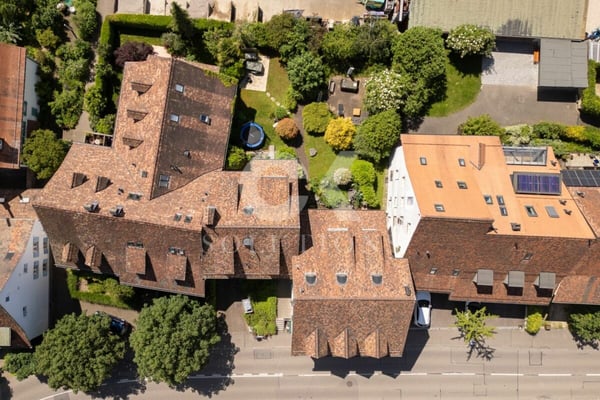 Charmante 1.5-Zimmer-Maisonette-Whg mit Galerie: Offener Wohnraum, idyllisch und zentral 12