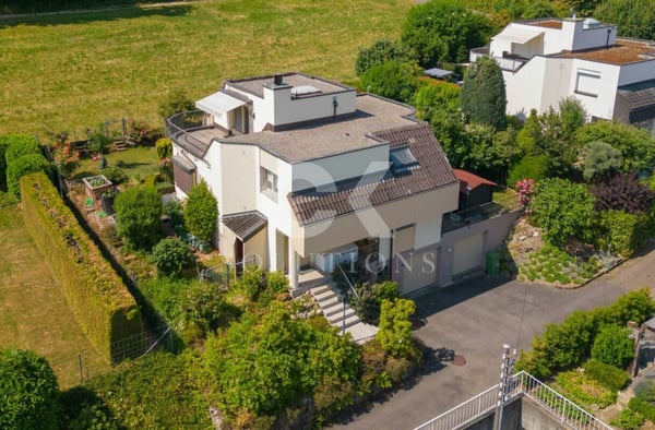 Ein Haus an Top Lage, toller Weitsicht, Charakter und Anpassungsmöglichkeiten 1