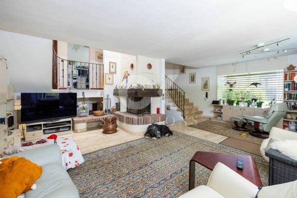 Ein Haus an Top Lage, toller Weitsicht, Charakter und Anpassungsmöglichkeiten 10