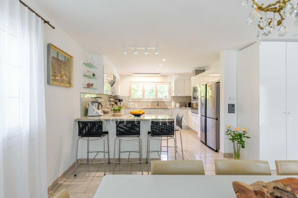 Villa de rêve exclusive avec vue panoramique - Vie luxueuse dans un emplacement idéal !