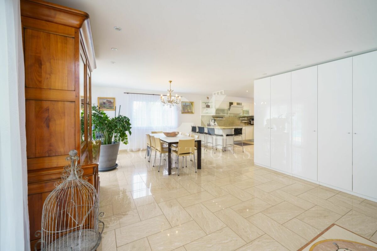 Villa de rêve exclusive avec vue panoramique - Vie luxueuse dans un emplacement idéal !