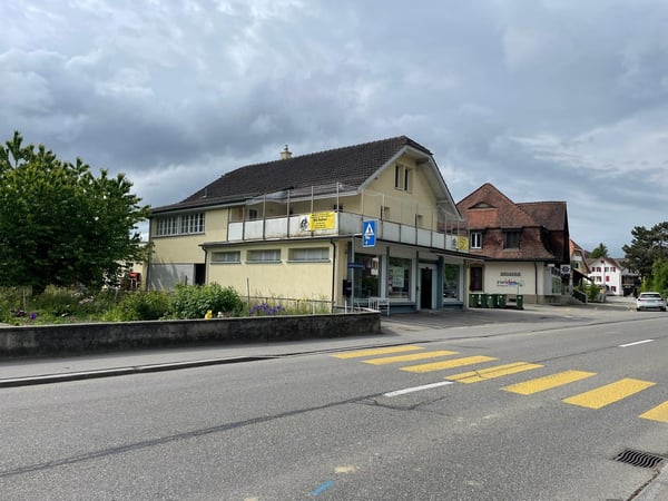Wohn- und Geschäftshaus an guter Lage 1