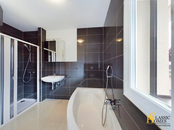 NEUWERTIGES UND KERNSANIERTES MEHRFAMILIENHAUS - BR 4.6% 12