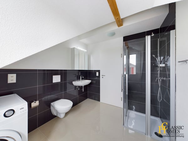 NEUWERTIGES UND KERNSANIERTES MEHRFAMILIENHAUS - BR 4.6% 13