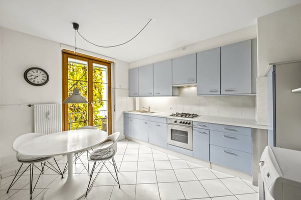 Charmante 1.5-Zimmer-Altbauwohnung mit hohen Decken und Balkon 6