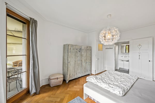 Charmante 1.5-Zimmer-Altbauwohnung mit hohen Decken und Balkon 8