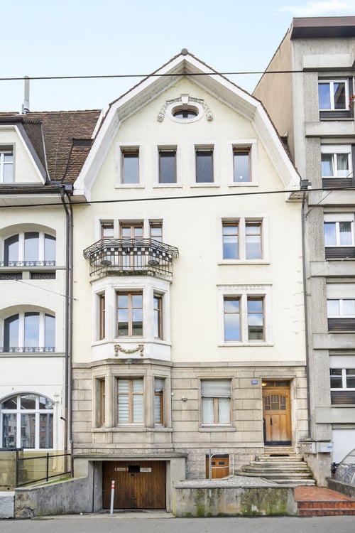 Charmante 1.5-Zimmer-Altbauwohnung mit hohen Decken und Balkon 5