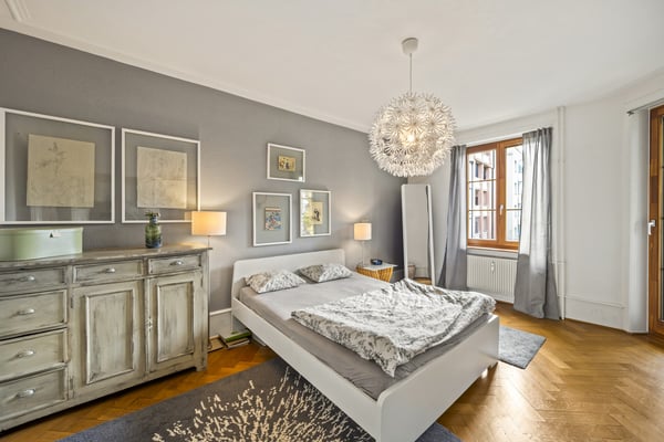 Charmante 1.5-Zimmer-Altbauwohnung mit hohen Decken und Balkon 3