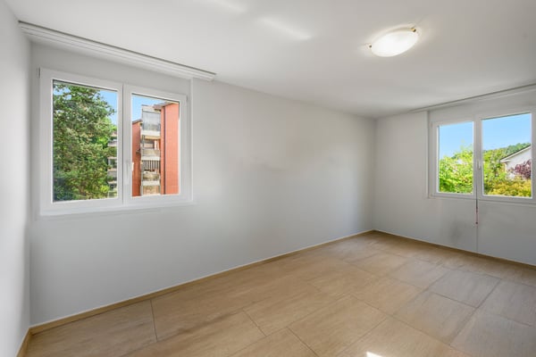 Nur wenige Schritte zum Bahnhof Moderne 4.5-Zimmerwohnung mit hochwe 9