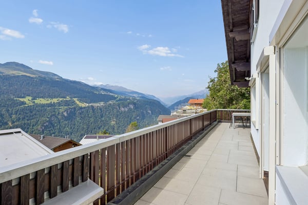 Modernisierte Liegenschaft mit zwei Wohneinheiten und traumhaftem Berg 6