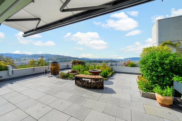 Attikawohnung mit Panorama, Dachterrassen und separater Einliegerwohnu