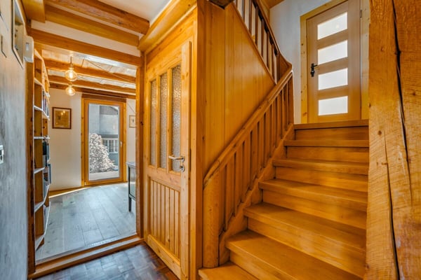 Grosses Einfamilienhaus mit Einliegerwohnung und zusätzliche Bauparzelle(Seesicht) 16