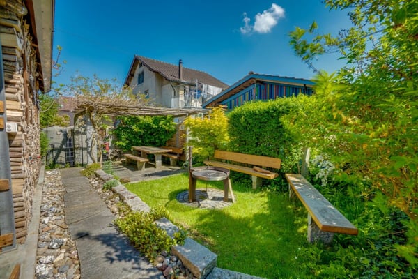 Grosses Einfamilienhaus mit Einliegerwohnung und zusätzliche Bauparzelle(Seesicht) 4