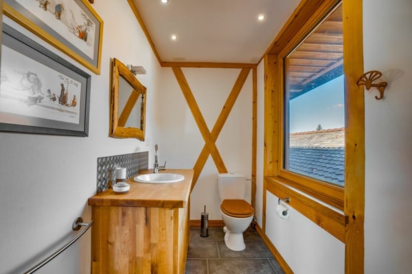 Grosses Einfamilienhaus mit Einliegerwohnung und zusätzliche Bauparzelle(Seesicht) 18