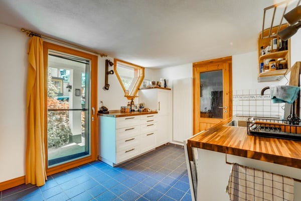 Grosses Einfamilienhaus mit Einliegerwohnung und zusätzliche Bauparzelle(Seesicht) 23