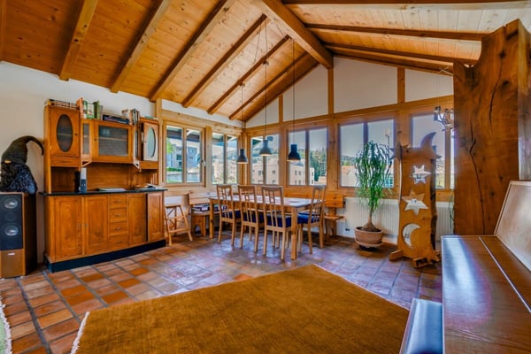 Grosses Einfamilienhaus mit Einliegerwohnung und zusätzliche Bauparzelle(Seesicht) 10