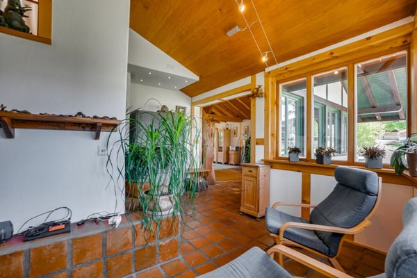 Grosses Einfamilienhaus mit Einliegerwohnung und zusätzliche Bauparzelle(Seesicht) 11