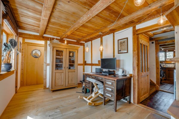 Grosses Einfamilienhaus mit Einliegerwohnung und zusätzliche Bauparzelle(Seesicht) 15