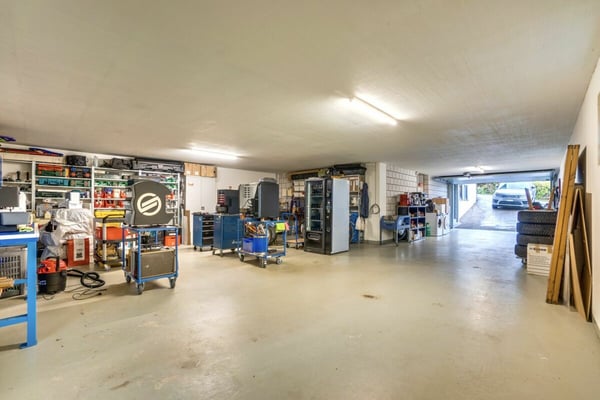 1.5 Zimmer Einfamilienhaus mit sehr grosser Garage 12