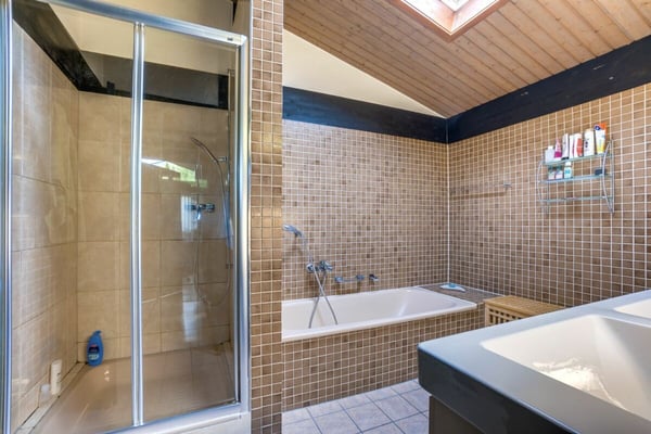 1.5 Zimmer Einfamilienhaus mit sehr grosser Garage 9