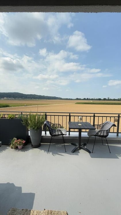 1.5 Zimmer-Attika-Wohnung mit schöner Terrasse samt Aussicht! 2