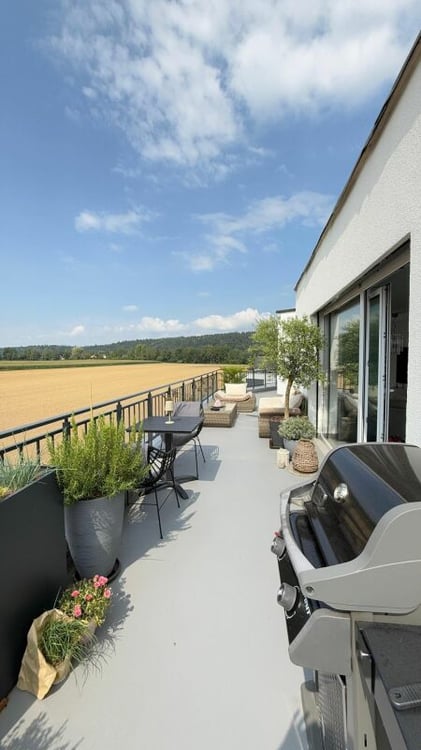1.5 Zimmer-Attika-Wohnung mit schöner Terrasse samt Aussicht! 1