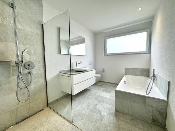 Moderne Gartenwohnung an idyllischer Lage mit sehr grossem Garten 5