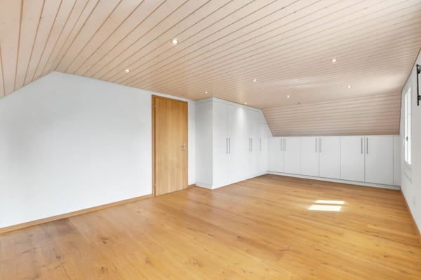 Qualität triftt Komfort-EFH mit Galerie, Anbau&grossem Grundstück 12