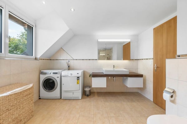 Qualität triftt Komfort-EFH mit Galerie, Anbau&grossem Grundstück 17