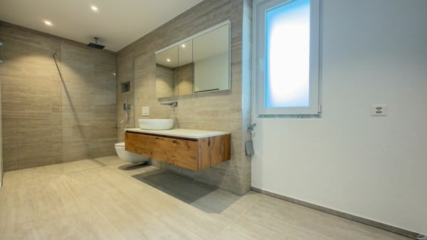 Kernsaniertes MFH mit Baulandreserve an steuergünstigen Gemeinde 16