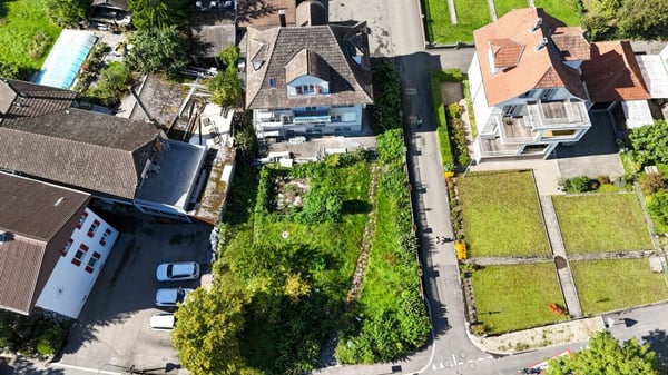 Kernsaniertes MFH mit Baulandreserve an steuergünstigen Gemeinde 9