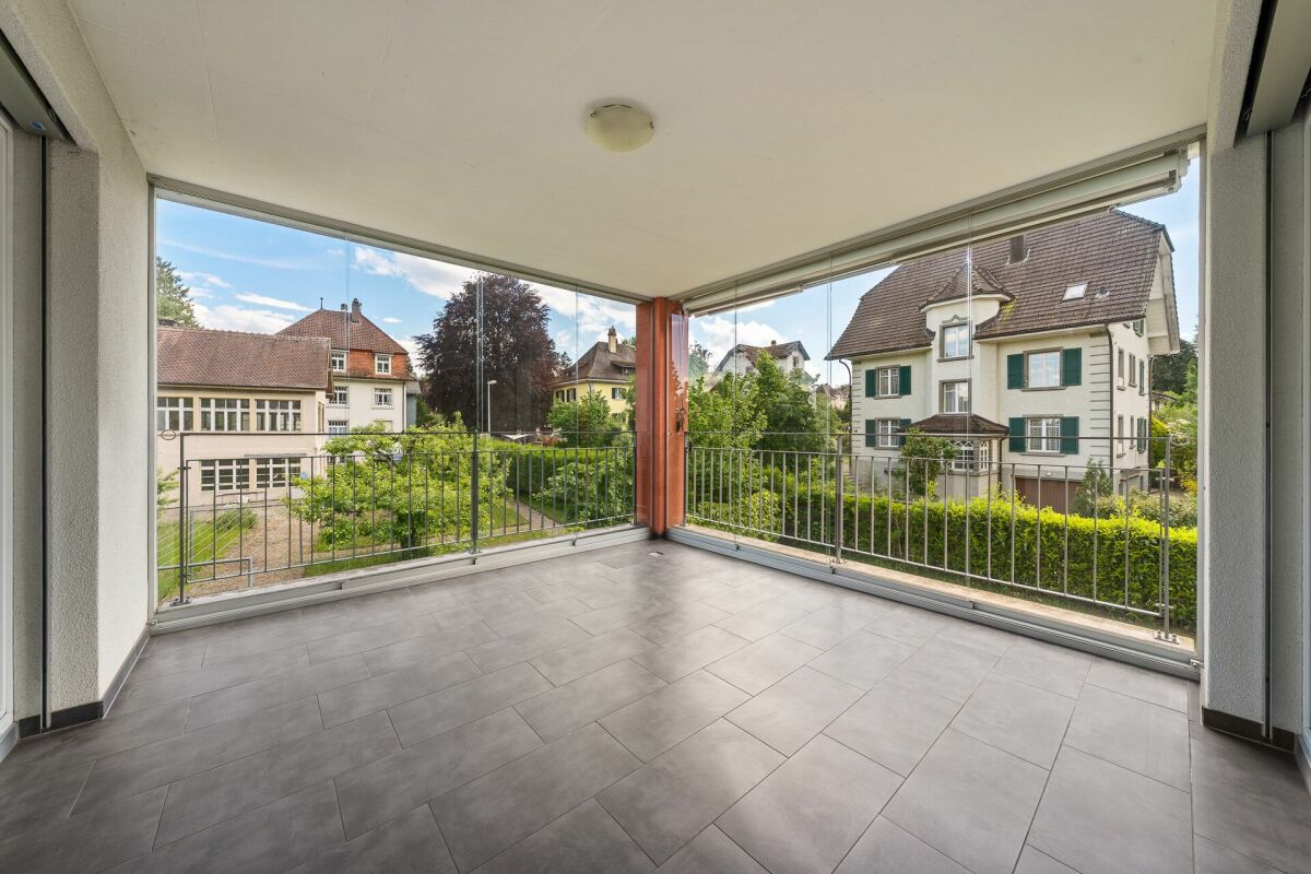 Moderne und grosszügige 4.5 Zi. Wohnung an zentraler Lage