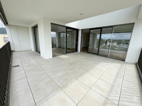 Hochwertige 4.5 Zimmer Wohnung mit grossem Balkon 10
