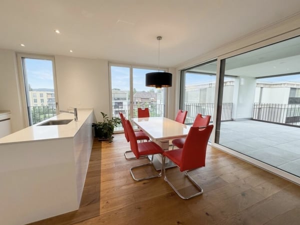 Hochwertige 4.5 Zimmer Wohnung mit grossem Balkon 5