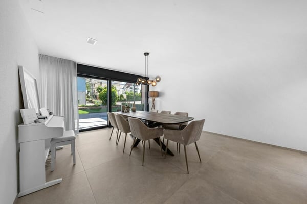 Exklusives Einfamilienhaus mit Pool, Smarthome und luxuriöser Ausstattung 5