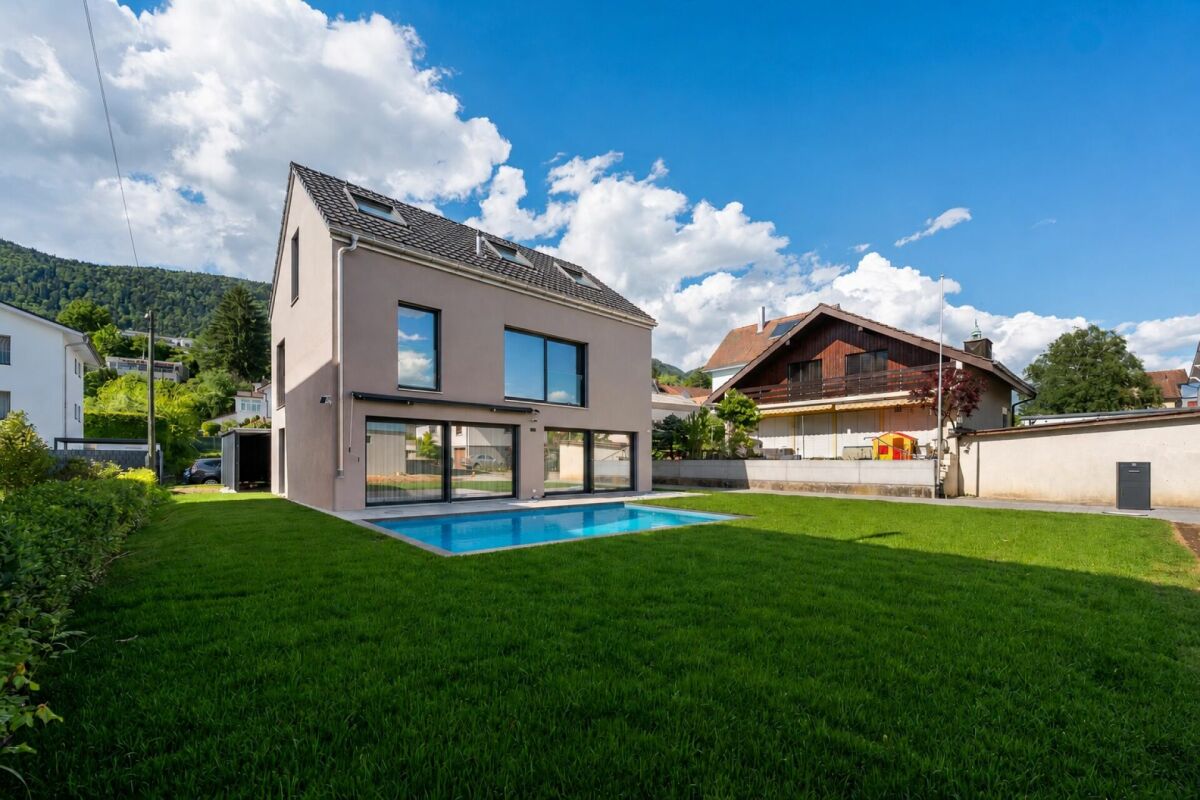 Exklusives Einfamilienhaus mit Pool, Smarthome und luxuriöser Ausstattung