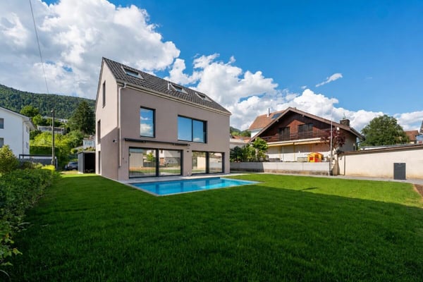 Exklusives Einfamilienhaus mit Pool, Smarthome und luxuriöser Ausstattung 2