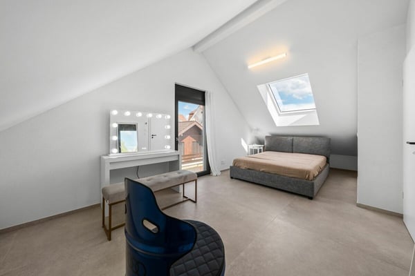 Exklusives Einfamilienhaus mit Pool, Smarthome und luxuriöser Ausstattung 12