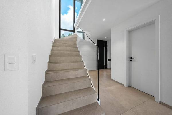 Exklusives Einfamilienhaus mit Pool, Smarthome und luxuriöser Ausstattung 8