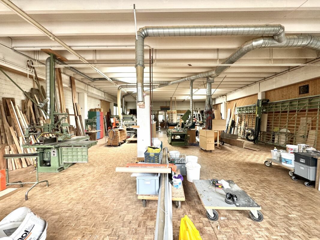 Attraktive Gewerbehalle mit Entwicklungspotenzial
